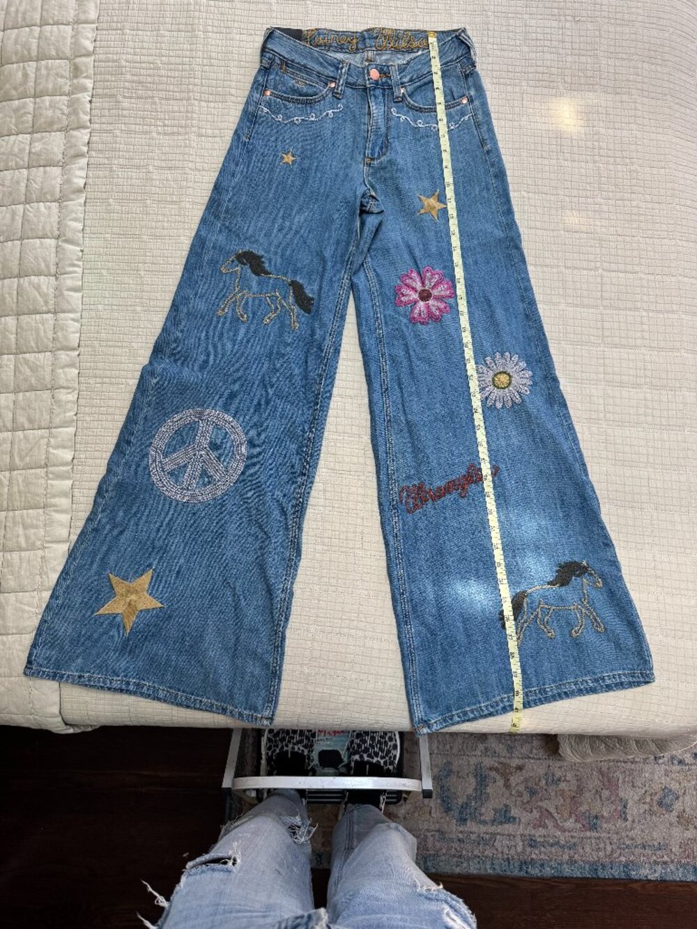 Lainey Wilson Wrangler Embroidered Cheeky Wide Leg Jean NWT